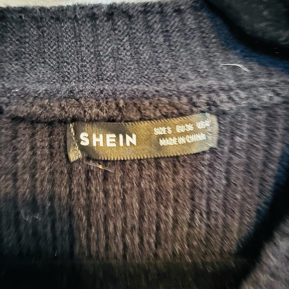 SHEIN black ribbed cardigan cropped with jeweled bow buttons, missing some jewel - Picture 3 of 5